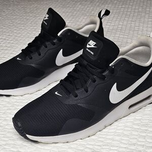 Nike Air Max Tavas Mens 11.5 Black And White